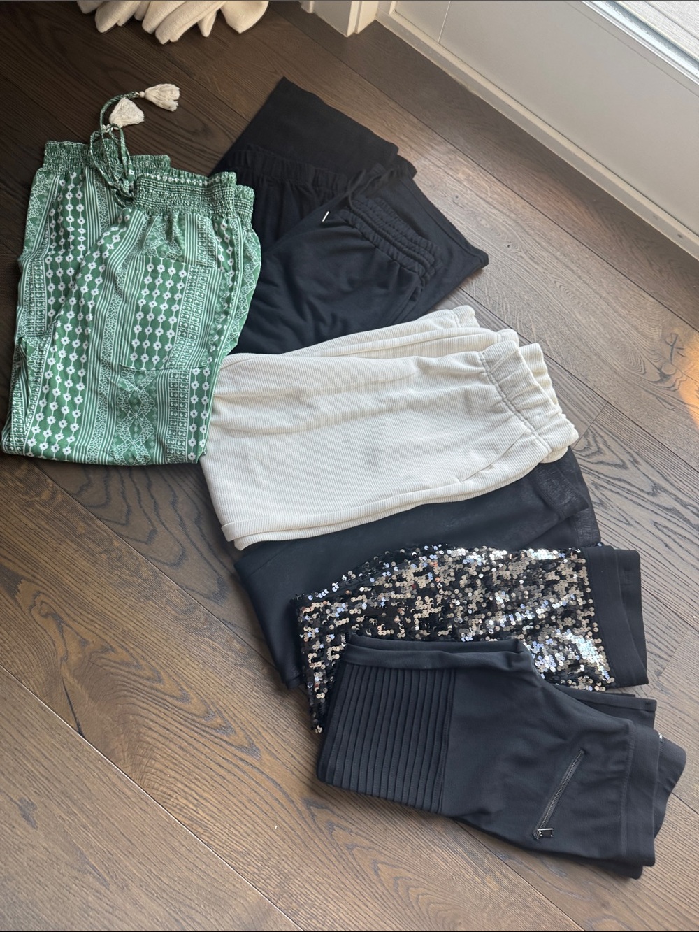 Women’s leggings/Pants Bundle of 7 - Assorted Styles